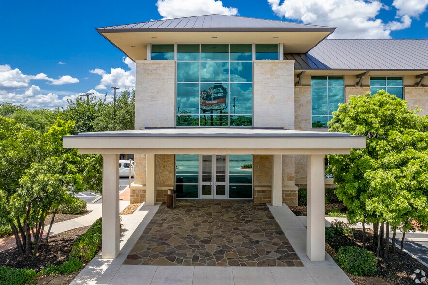More Photos Of 1027 Austin Hwy, San Antonio Office For Lease