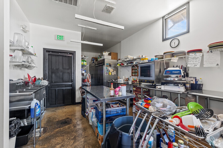 More Photos Of , New Braunfels General Retail For Sale