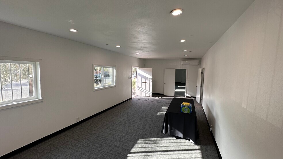 More Photos Of 1040 N Olive St, Anaheim Warehouse For Lease