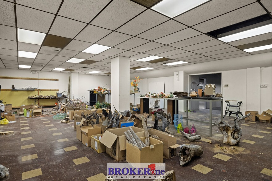 More Photos Of 225 N Wolcott St, Casper Flex For Sale
