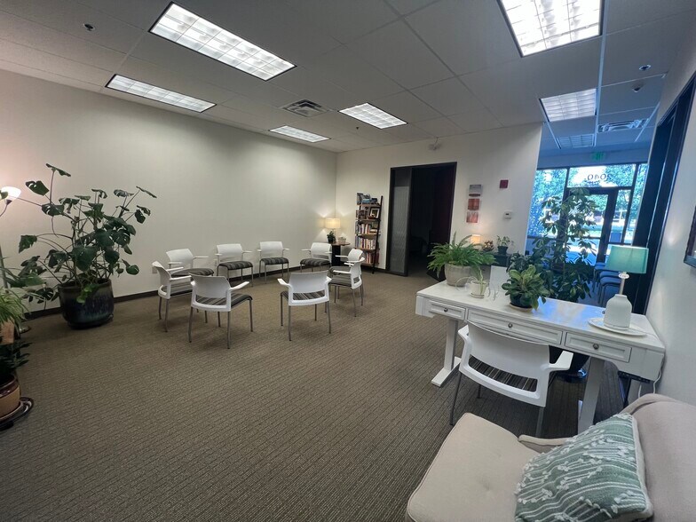 More Photos Of 2000-2090 S Eagle Rd, Meridian Office For Sale