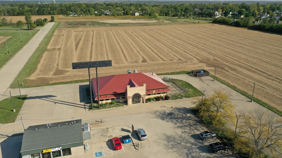 More Photos Of 210 N Lewis Ave, Oglesby Restaurant For Lease