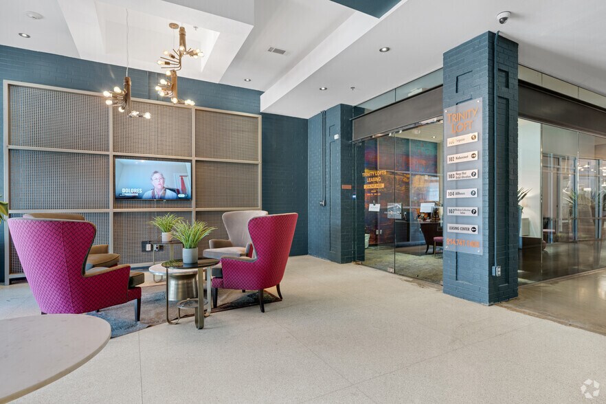 More Photos Of 1430 Dragon St, Dallas Office For Lease