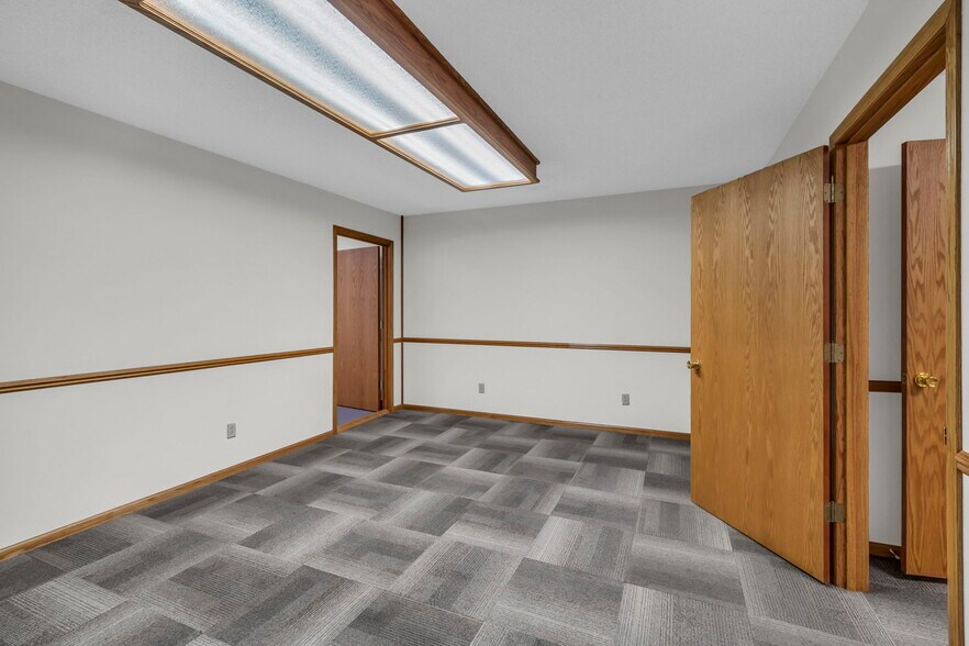 More Photos Of 112 S Pine St, Norborne Bank For Sale