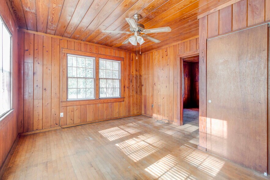 More Photos Of 5601 N Main St, Columbia Office For Sale