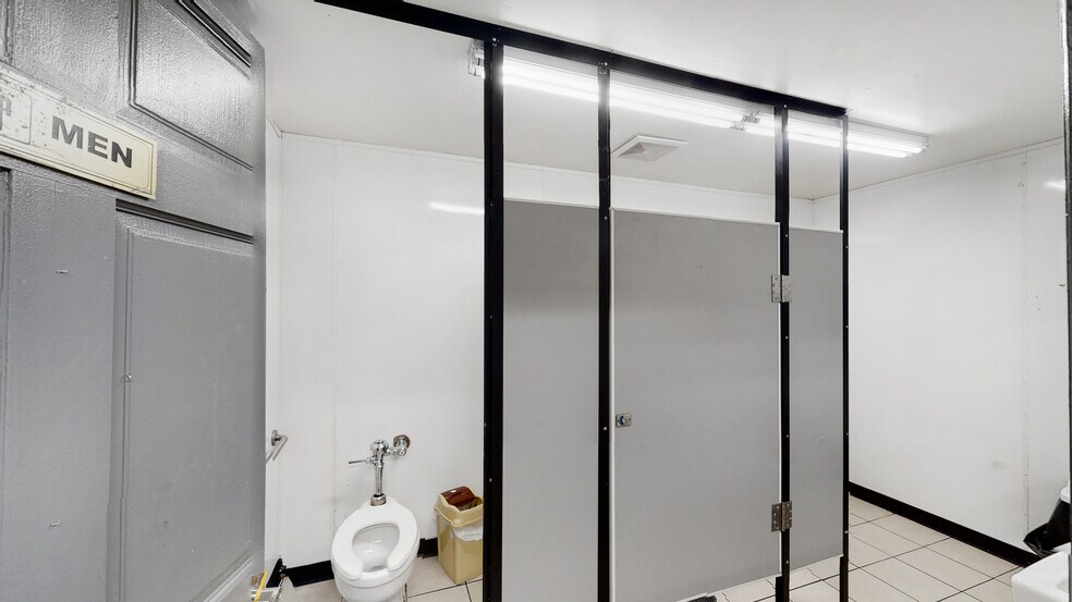 More Photos Of 331 Knickerbocker Ave, Brooklyn Medical For Lease