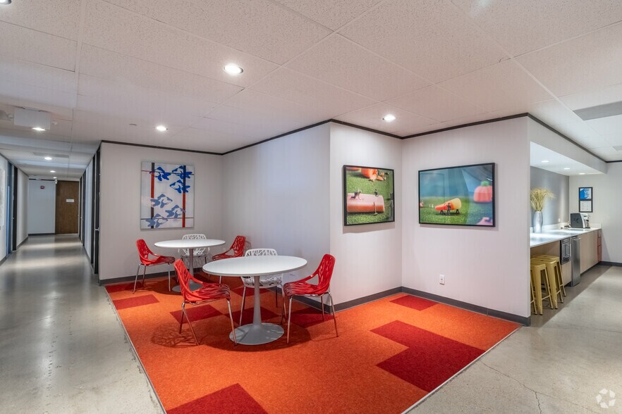 More Photos Of 505 N Sam Houston Pky E, Houston Unknown For Lease