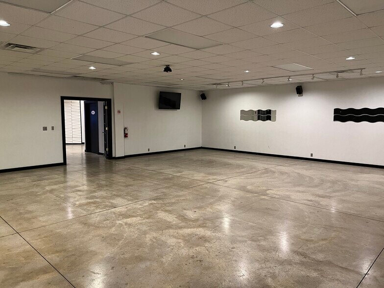 More Photos Of 1939 E Diedrich Ave, Wichita Warehouse For Sale