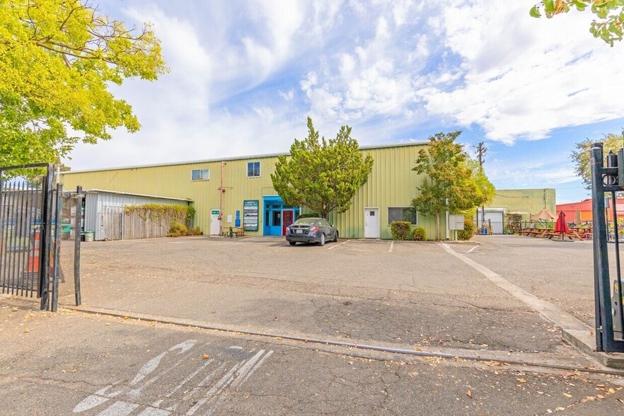 More Photos Of 4331 Attawa Ave, Sacramento Light Manufacturing For Sale