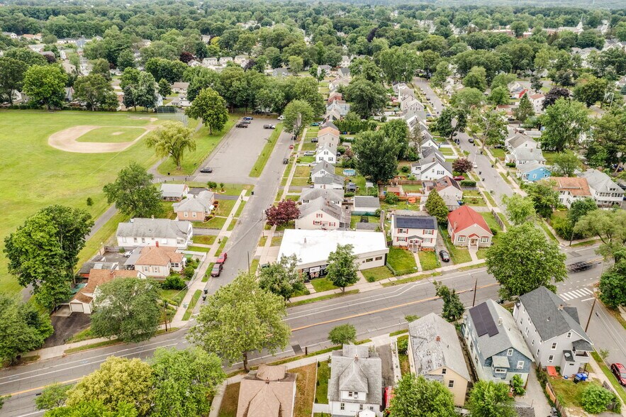 More Photos Of 218 Saint James Blvd, Springfield Storefront Retail Office For Lease