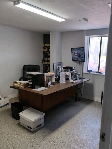 More Photos Of 6445 33rd E st, Sarasota Warehouse For Sale