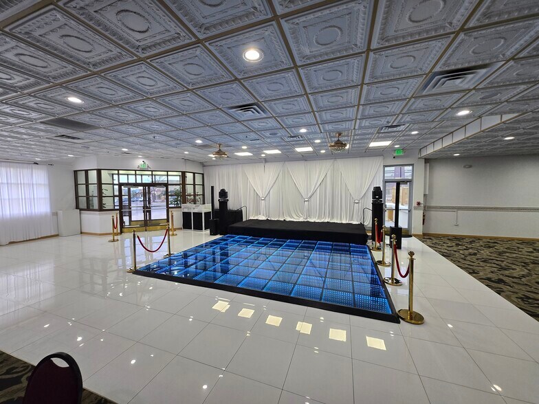 More Photos Of 9445 Park Meadows Dr, Lone Tree Restaurant For Lease