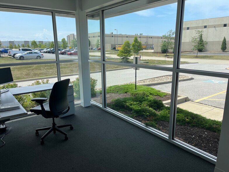 More Photos Of 26550 Bluestone Blvd, Euclid Flex For Sale