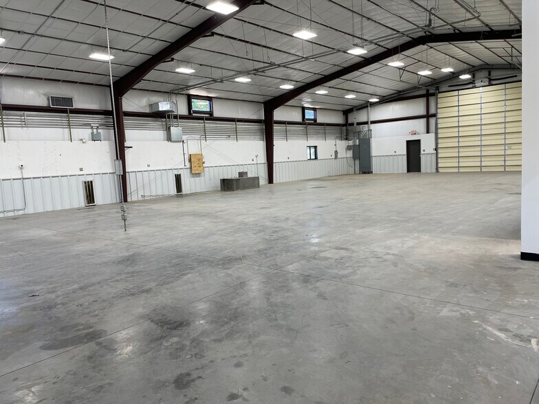More Photos Of 813 Joe Black Rd, Williamston Warehouse For Lease