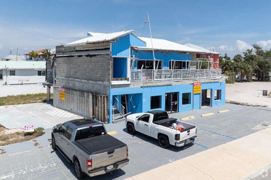 More Photos Of 1901 Estero Blvd, Fort Myers Restaurant For Sale