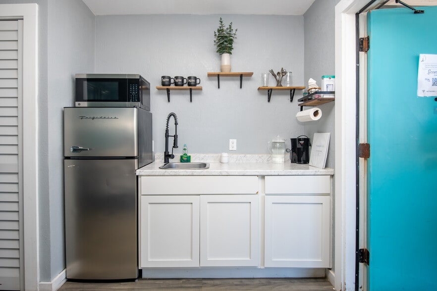 More Photos Of 1915 N Atlantic Ave, Daytona Beach Hotel For Sale