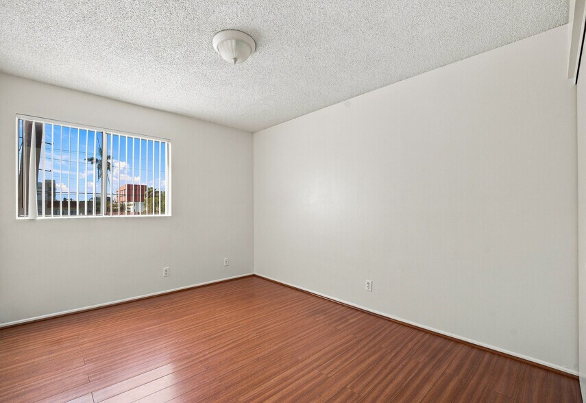 More Photos Of 927 S Berendo St, Los Angeles Apartments For Sale
