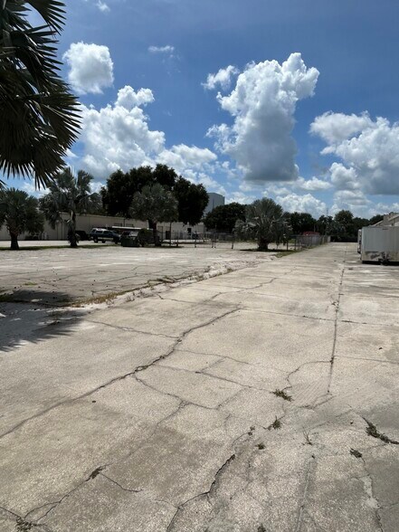 More Photos Of 1425-1431 Chaffee Dr, Titusville Light Manufacturing For Lease