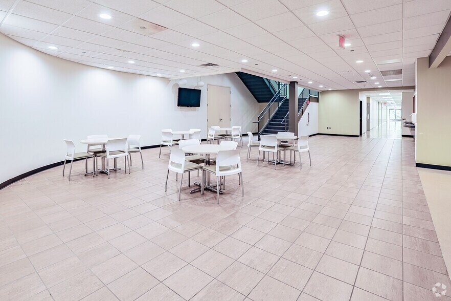 More Photos Of 1740 Golden Mile Hwy, Monroeville Research And Development For Lease