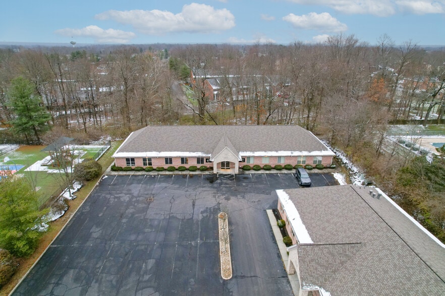 More Photos Of 9155 Governors Way, Cincinnati Office For Sale