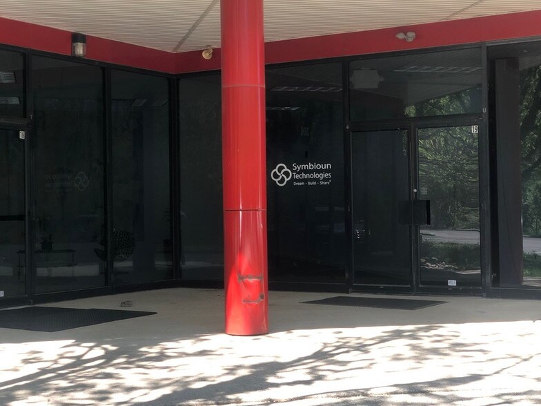 More Photos Of 2000 Cornwall Rd, Monmouth Junction Research And Development For Lease