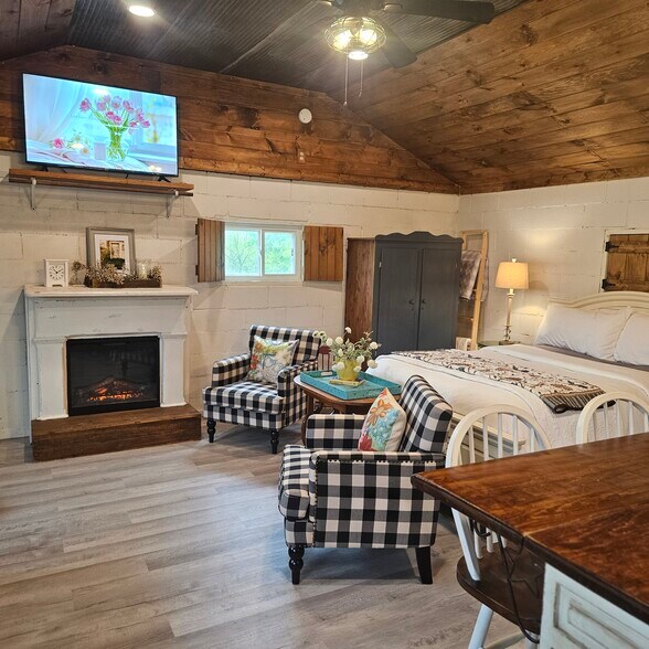 More Photos Of 12705 Rhoden Ln, Lowell Flex For Sale