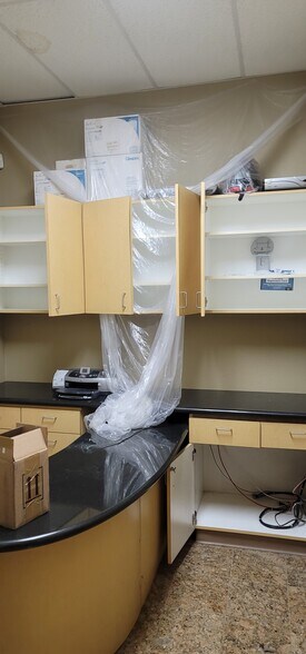 More Photos Of 11647-11657 Artesia Blvd, Artesia Unknown For Lease