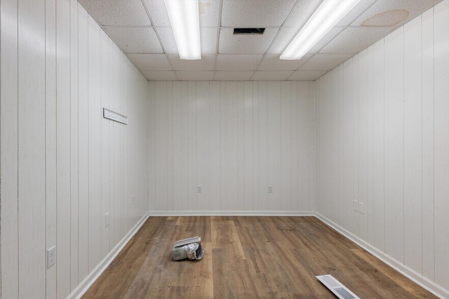 More Photos Of 1811-1813 Old Estill Springs Rd, Tullahoma Warehouse For Sale