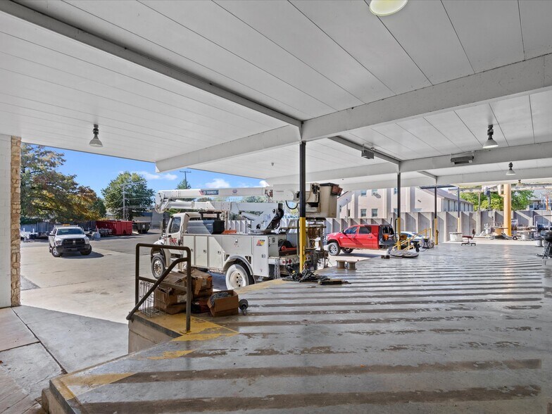 More Photos Of 126 S Maple St, Nowata Office For Sale