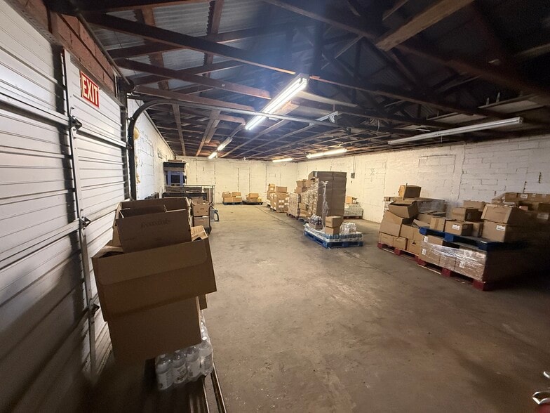 More Photos Of 503 E Oakwood St, Tyler Distribution For Sale