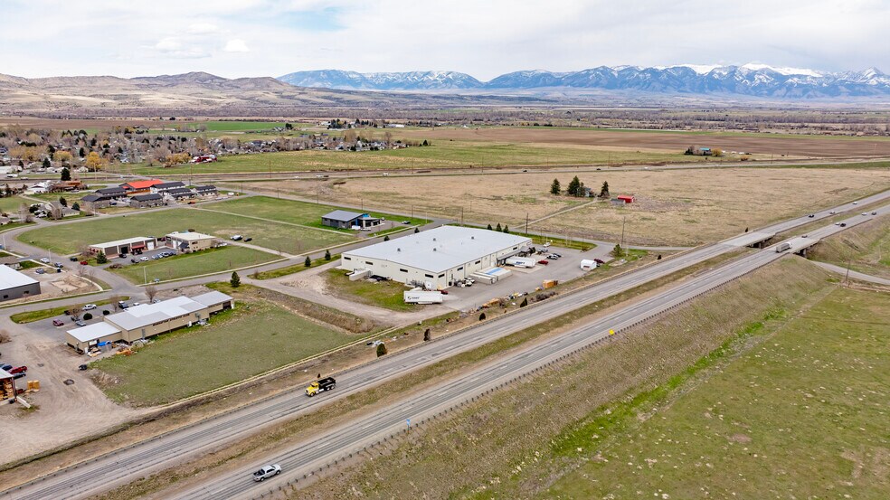 More Photos Of 275 Manhattan South Rd, Manhattan Light Manufacturing For Lease