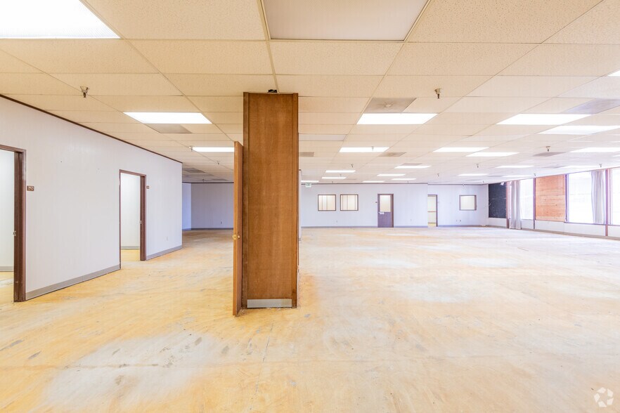 More Photos Of 4241 Williamsbourgh Dr, Sacramento Loft Creative Space For Sale