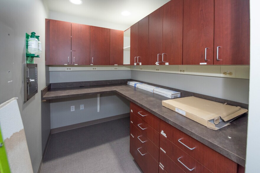 More Photos Of 4361 Boniface Pky, Anchorage Healthcare For Sale