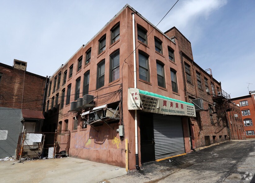 More Photos Of 317-319 Park Ave, Baltimore Storefront Retail Residential For Sale