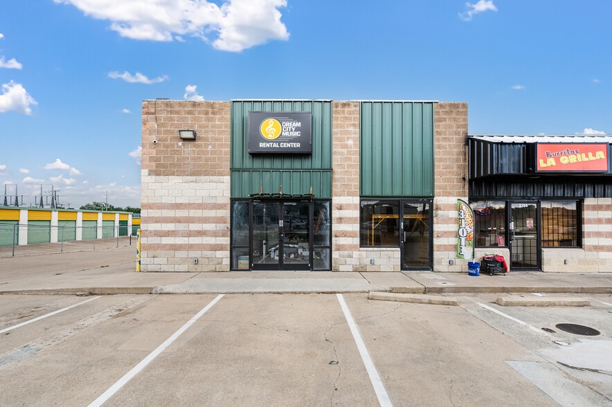More Photos Of 2712-2720 W Division St, Arlington Storefront Retail Office For Sale