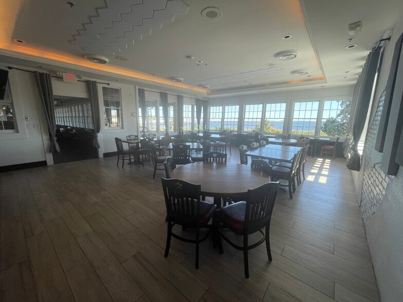 More Photos Of 905 E Gregory St, Pensacola Restaurant For Sale