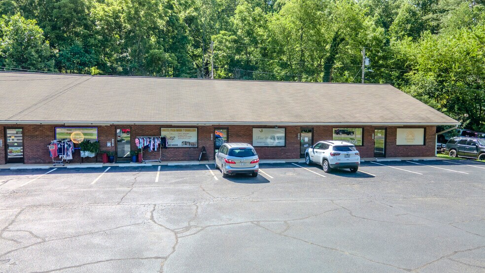 More Photos Of 1785 Georgia Rd, Franklin Freestanding For Sale