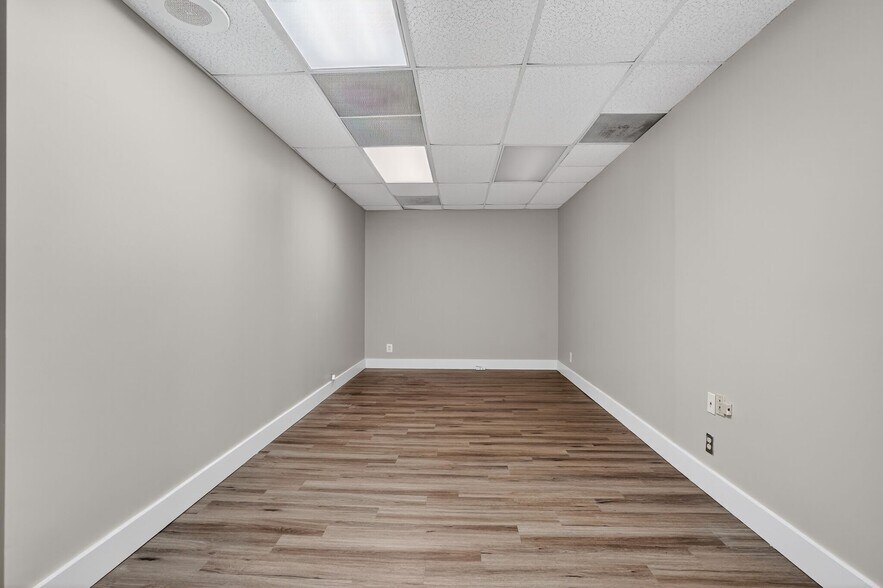 More Photos Of 2050 Old Bridge Rd, Woodbridge Medical For Sale