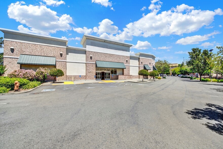 More Photos Of 3340 N Texas St, Fairfield Drugstore For Lease