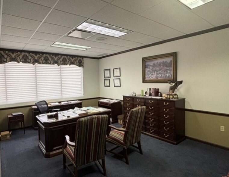More Photos Of 30405 Solon Rd, Solon Light Manufacturing For Sale