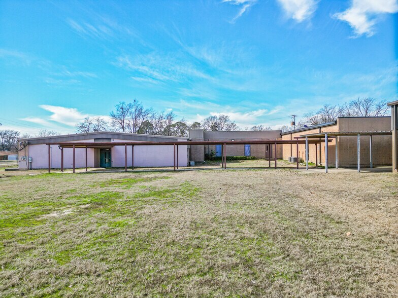 More Photos Of 214 N School St, Winfield Light Distribution For Sale