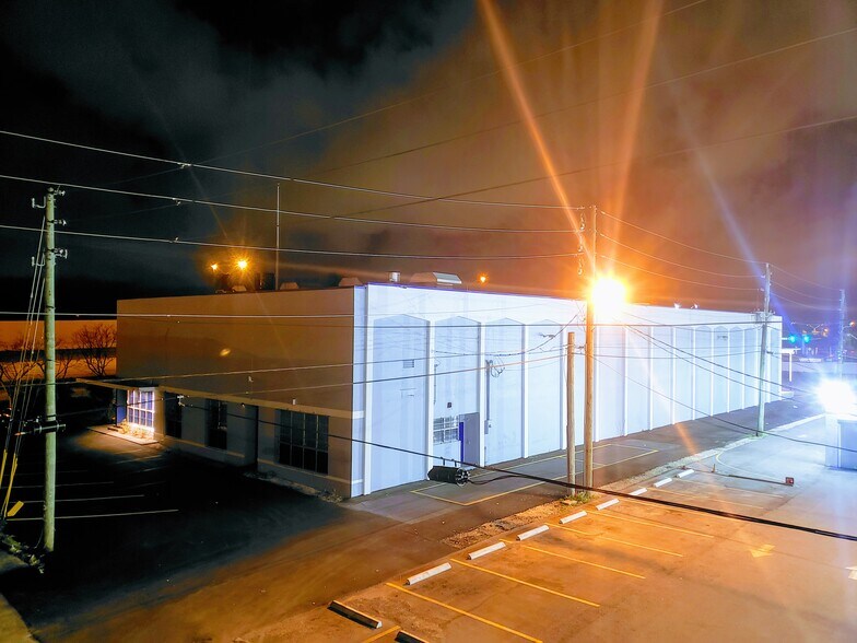 More Photos Of 650 NW 105th St, Miami Warehouse For Lease