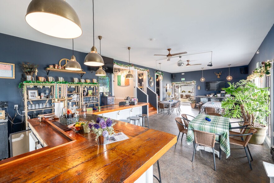 More Photos Of 13100 Main Rd, Mattituck Freestanding For Sale