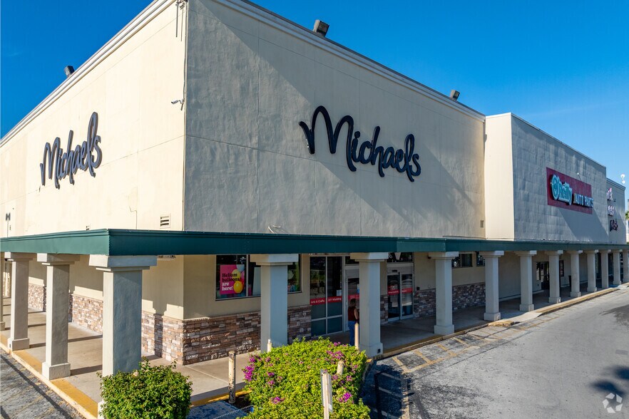 More Photos Of 500-530 W 49th St, Hialeah Storefront Retail Office For Lease