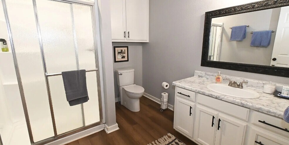 More Photos Of 812 N Main St, Gore Specialty For Sale