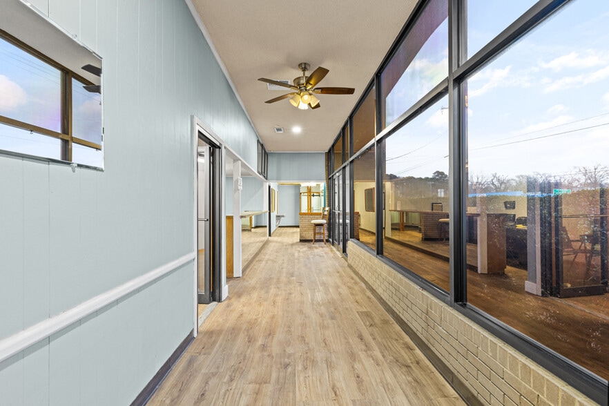 More Photos Of 2100 E Front St, Tyler Flex For Lease