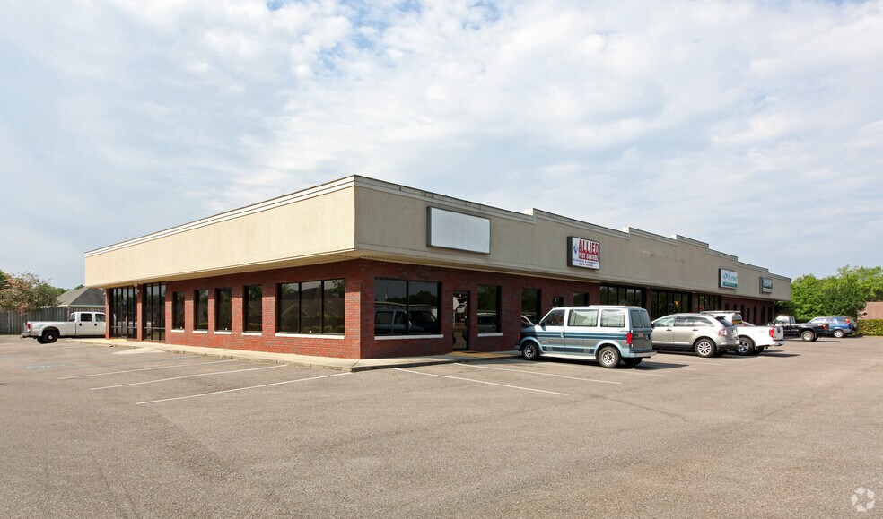 More Photos Of 10121 Airport Blvd, Mobile Storefront For Lease