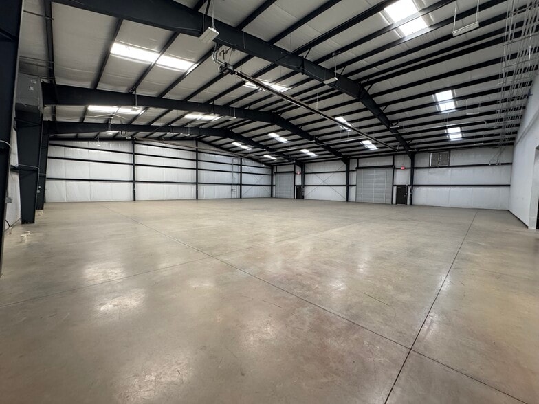 More Photos Of 161 Don Westbrook Ave S, Jasper Manufacturing For Sale