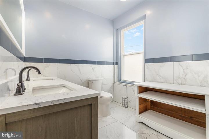 More Photos Of 1880 W Market St, York Storefront Retail Office For Sale