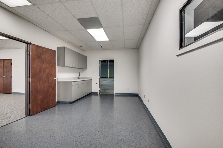 More Photos Of 5145 Norwood Rd, Dallas Industrial For Sale